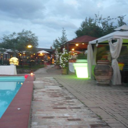 Hostal Il Poggio Dei Pettirossi Bevagna Exterior foto