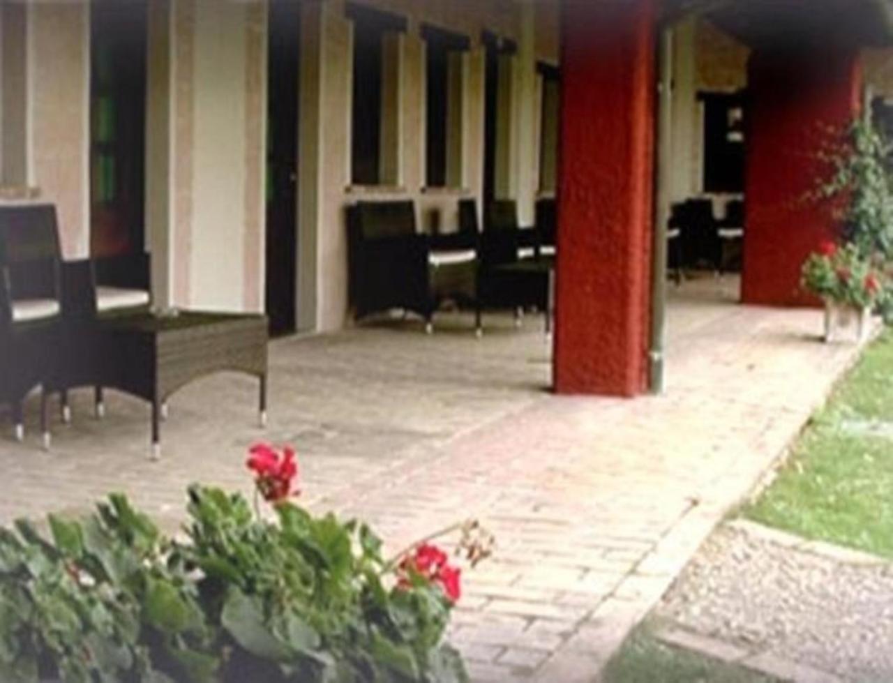 Hostal Il Poggio Dei Pettirossi Bevagna Exterior foto