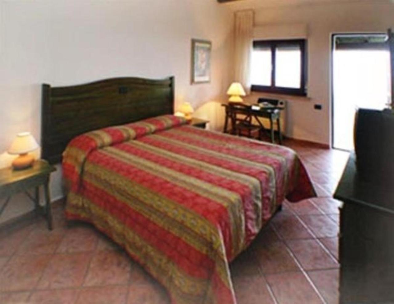 Hostal Il Poggio Dei Pettirossi Bevagna Exterior foto