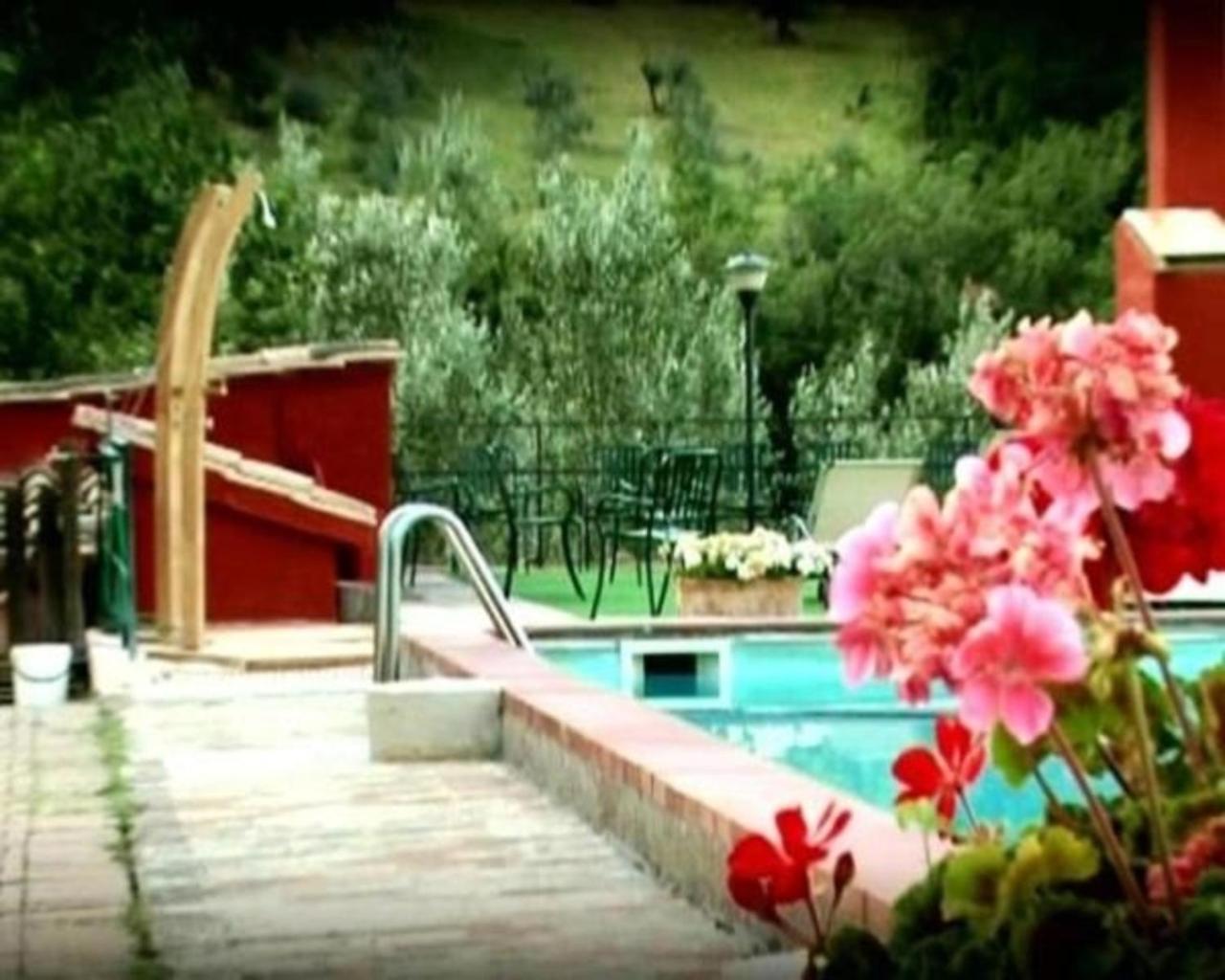 Hostal Il Poggio Dei Pettirossi Bevagna Exterior foto