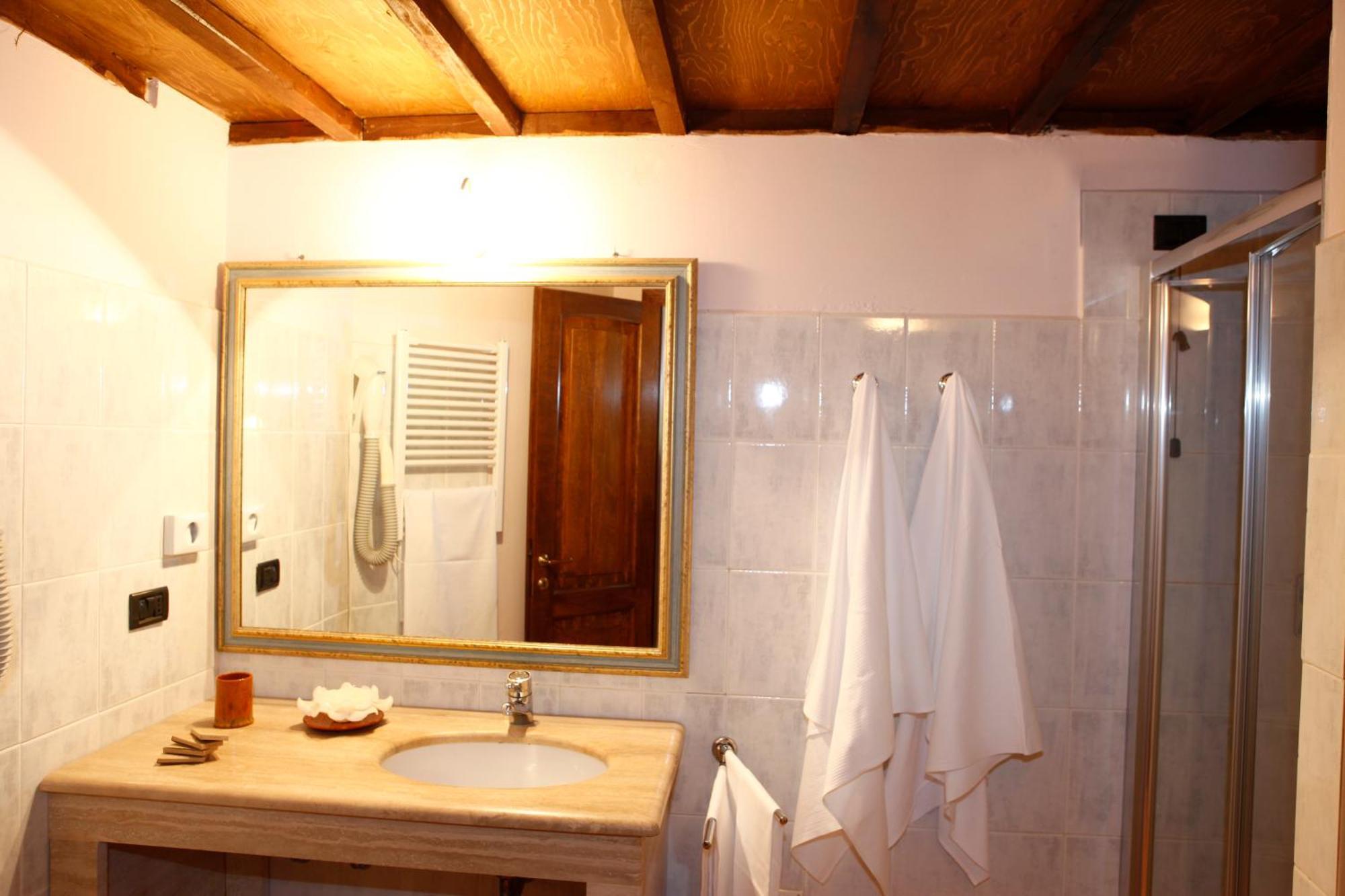 Hostal Il Poggio Dei Pettirossi Bevagna Habitación foto