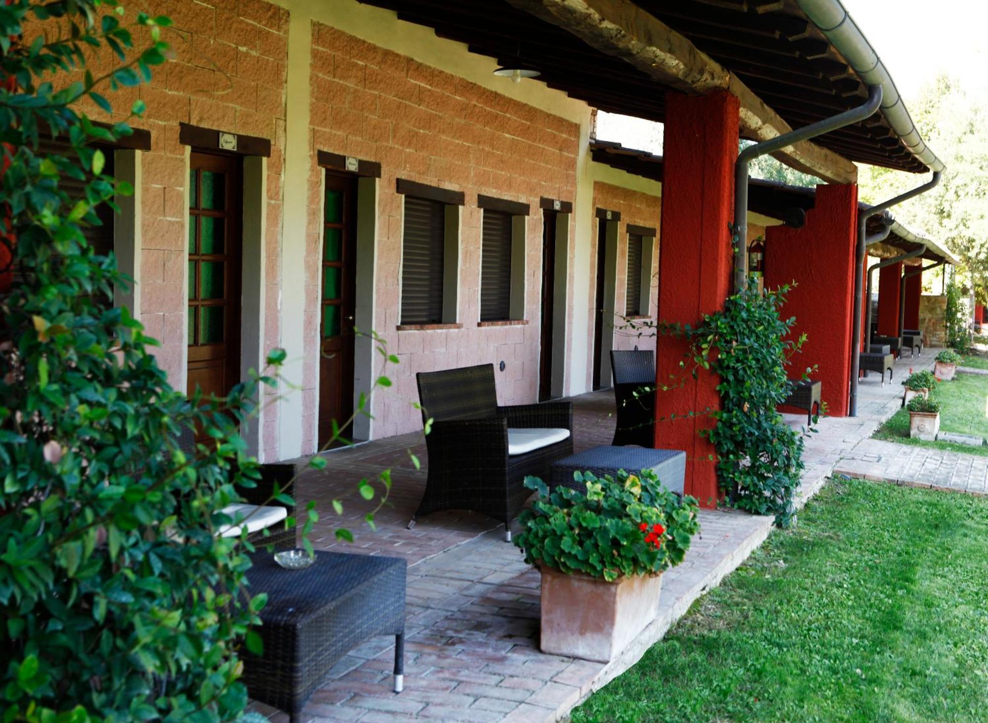Hostal Il Poggio Dei Pettirossi Bevagna Exterior foto