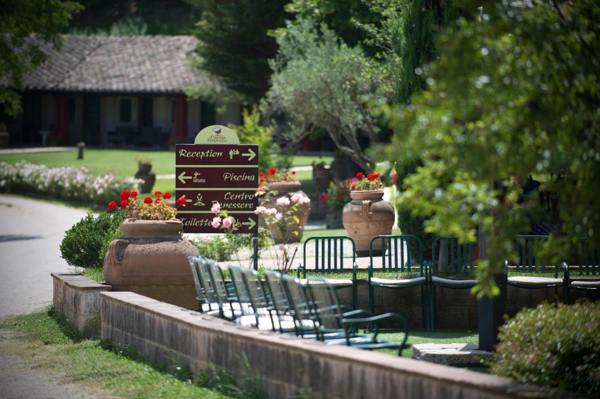 Hostal Il Poggio Dei Pettirossi Bevagna Exterior foto